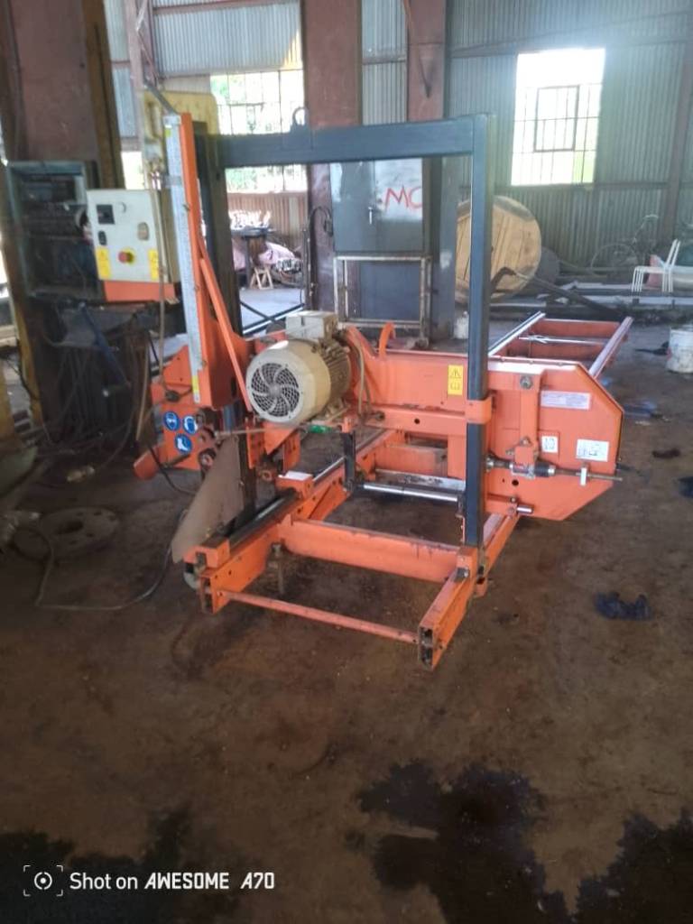 A picture of Portable wood mizer saw mill