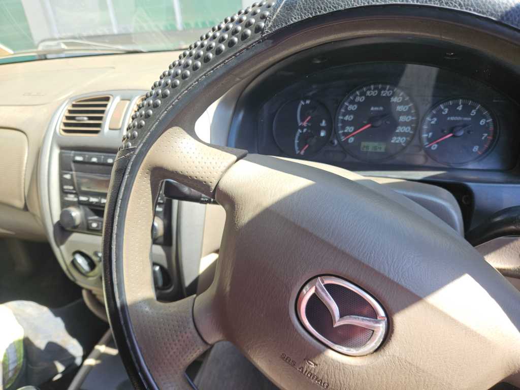 A picture of Mazda Familia 