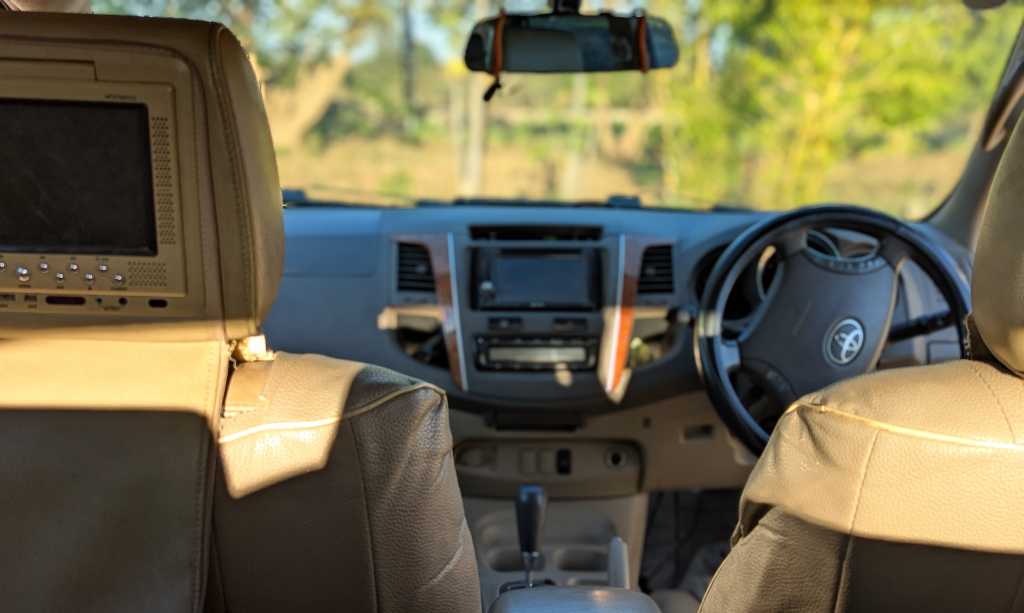 A picture of Toyota Fortuner 4 0 liter V6 2010 Automatic