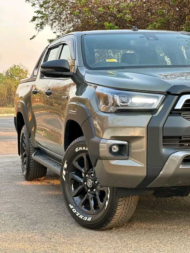 BRANDNEW TOYOTA HILUX REVO 2023 0 MILEAGE 