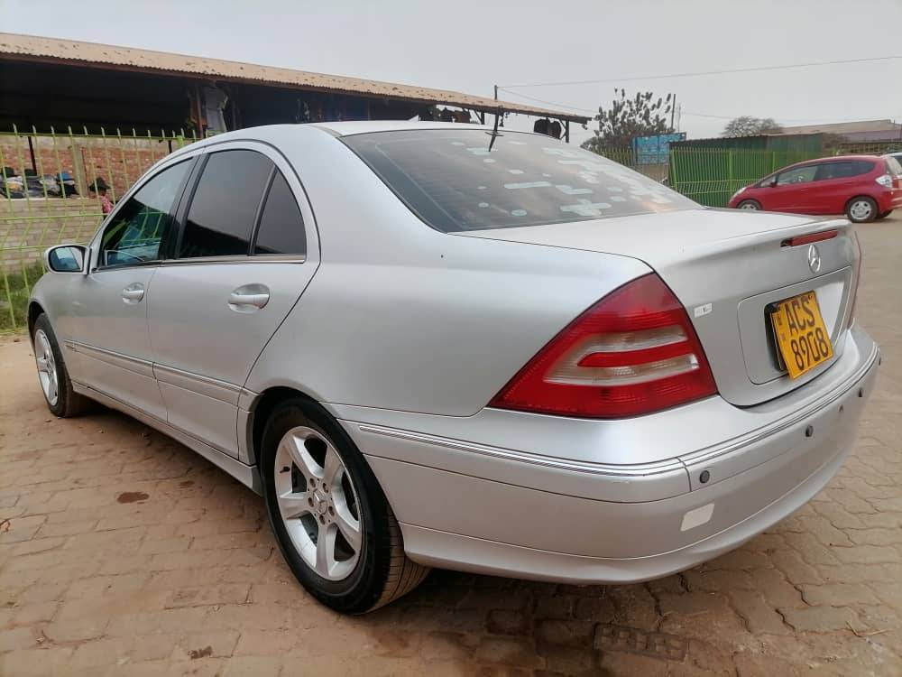 A picture of Mercedes Benz C200