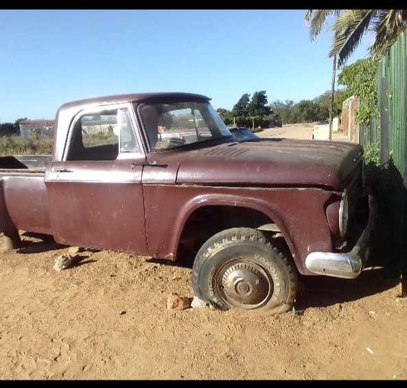 Dodge d200 pick up truck 
