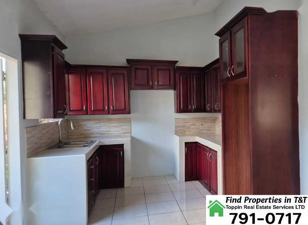 A picture of Modern 3 Bedroom Upstairs Apartment in Santa Cruz Only 5