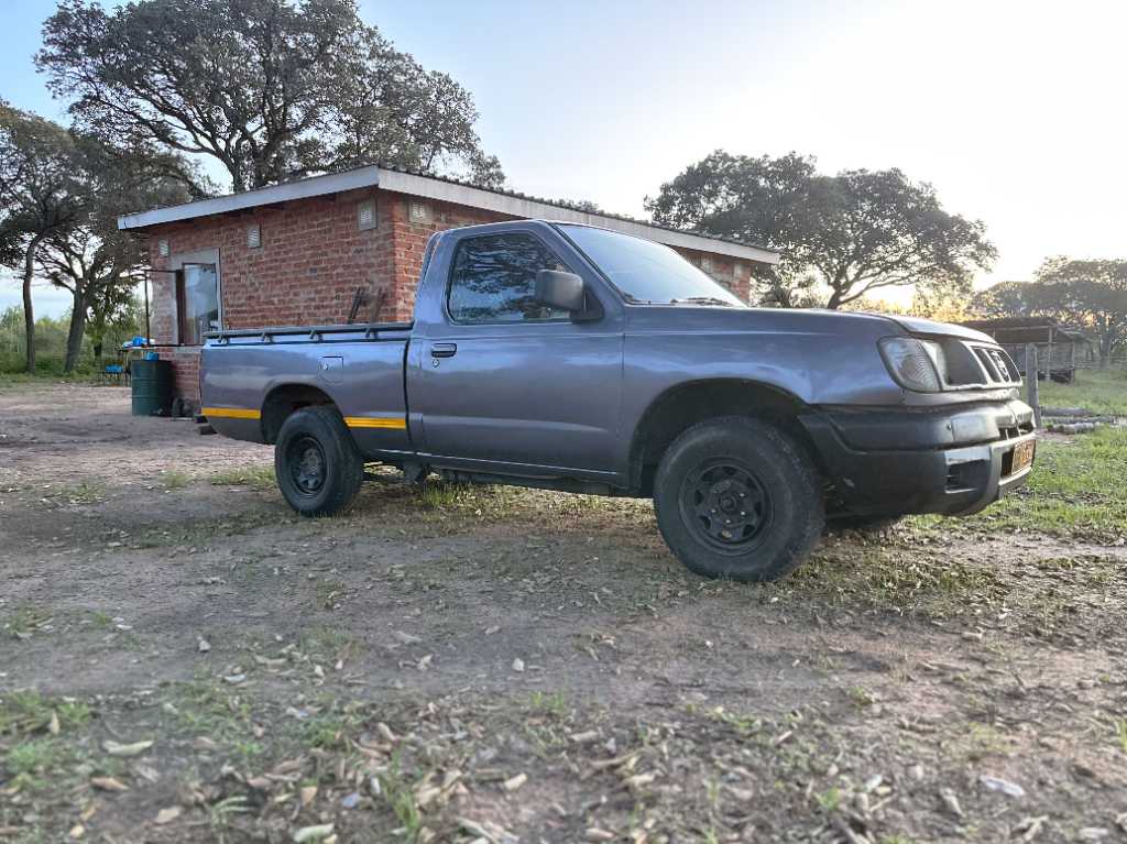 A picture of NISSAN HARDBODY TD27 DIESEL