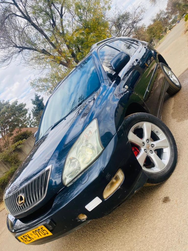 A picture of Lexus Rx 300