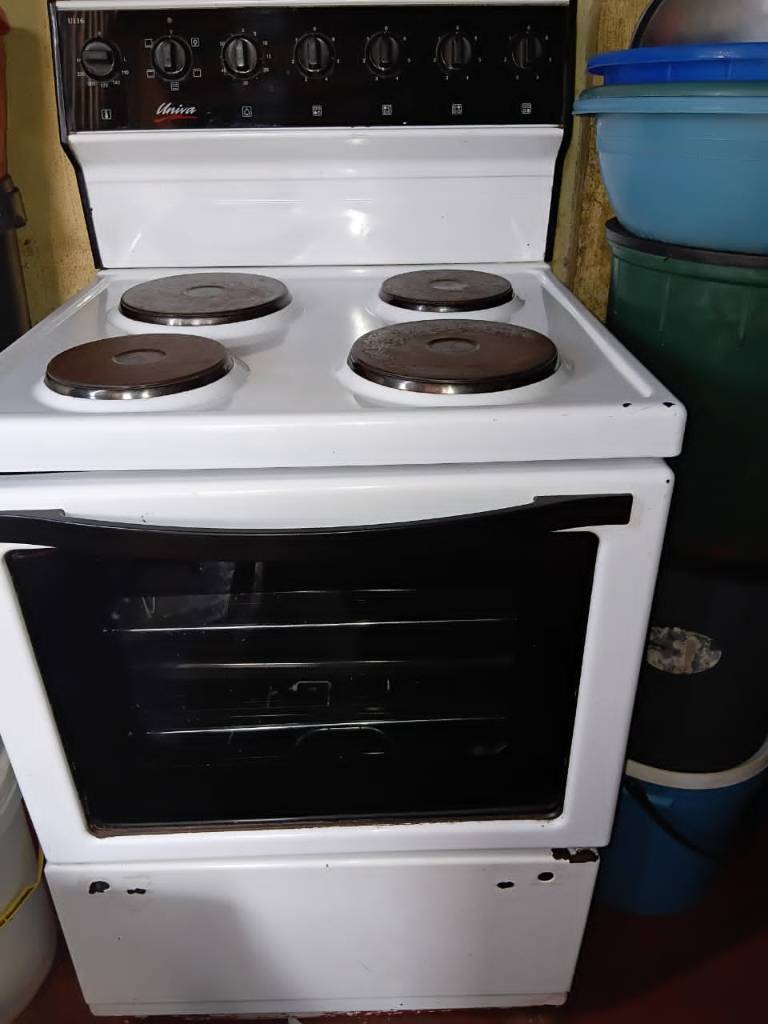 A picture of UNIVA 4 PLATE STOVE