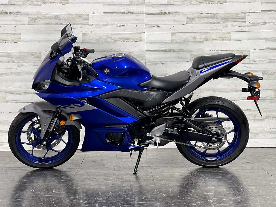 A picture of 2021 Yamaha YZF R3Year 2021 WhatsApp 14099347196