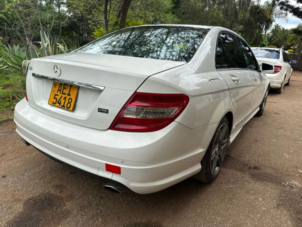 A picture of For sale is a Mercedes Benz C200 271 engine neat