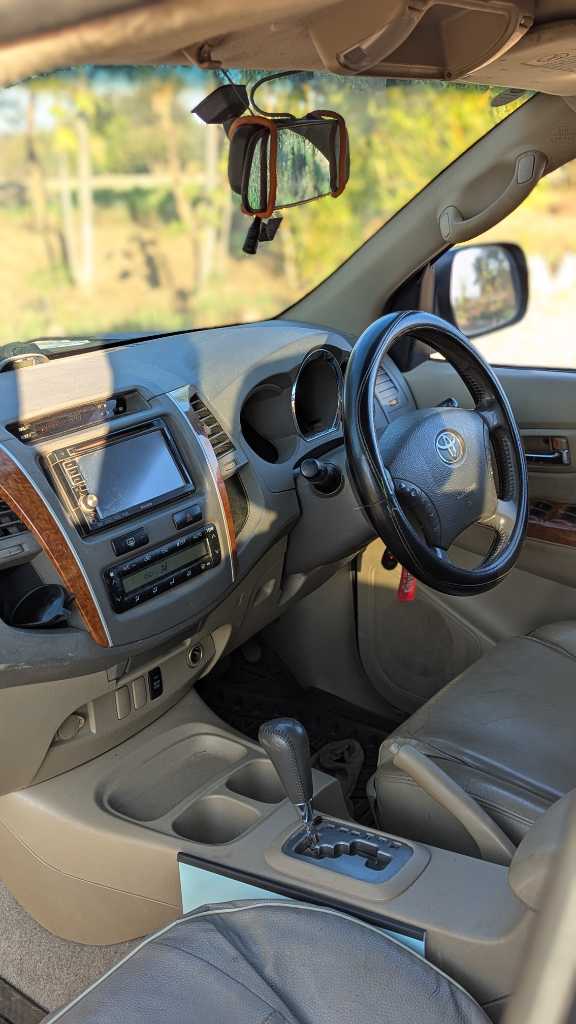 A picture of Toyota Fortuner 4 0 liter V6 2010 Automatic