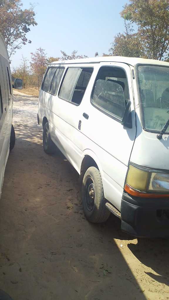 A picture of  3l hiace good shortbase