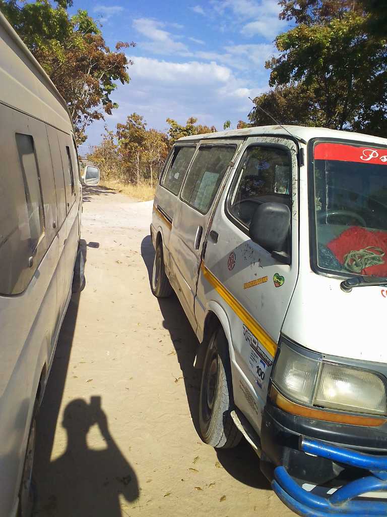 A picture of Hiace good as new all road paper available . Zinara