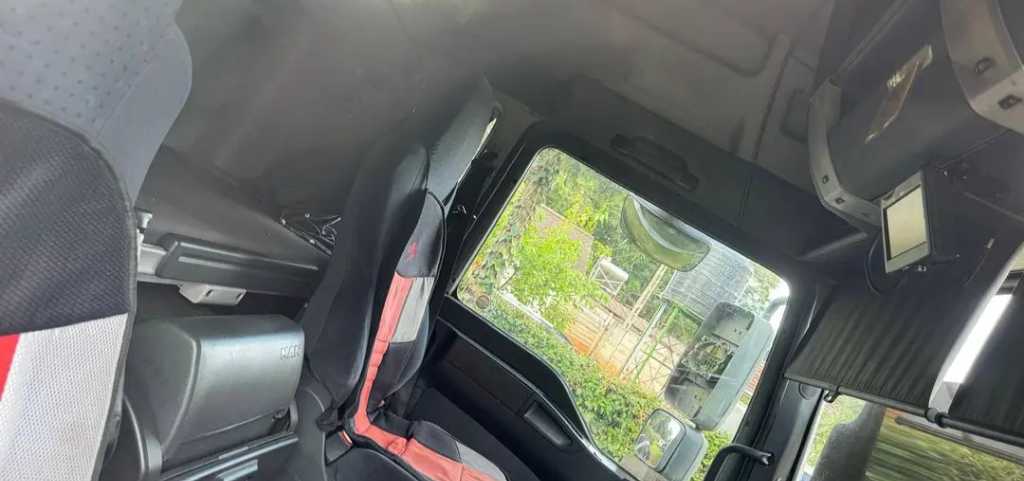 A picture of Man 18 tonne truck