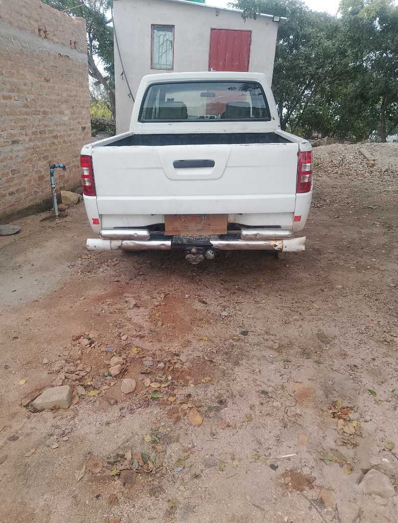A picture of Isuzu 2002