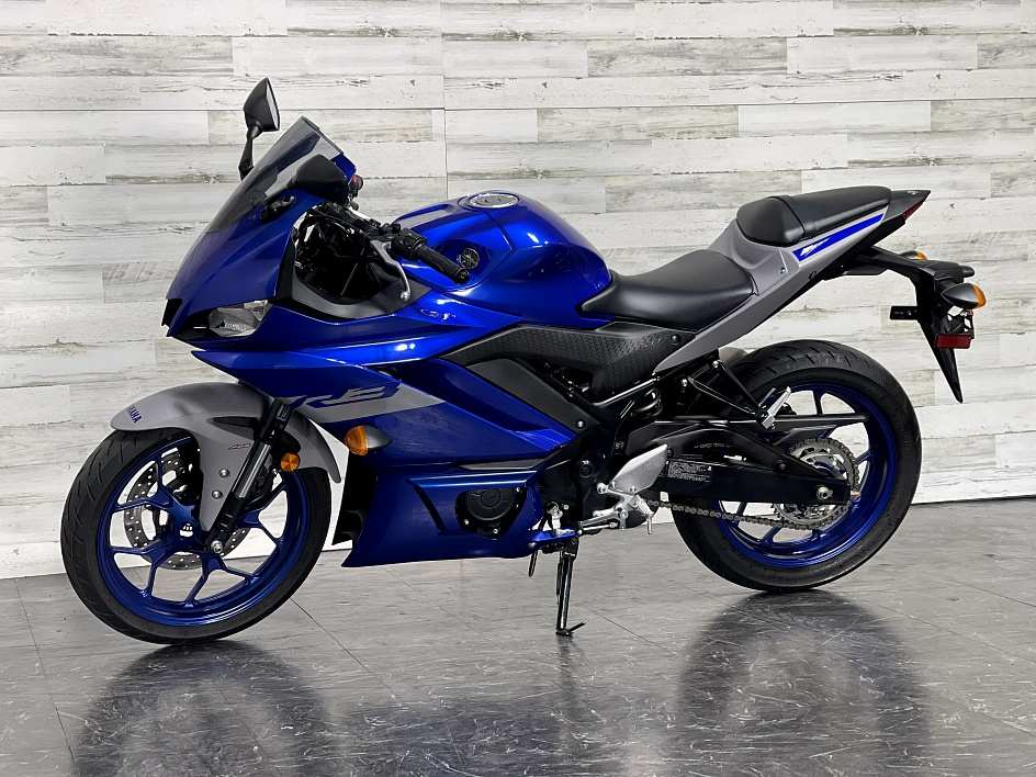 A picture of 2021 Yamaha YZF R3Year 2021 WhatsApp 14099347196