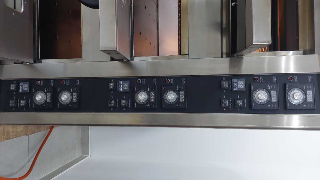 A picture of GAS OVEN 3 DECKS and SPIRAL MIXER 20 liters