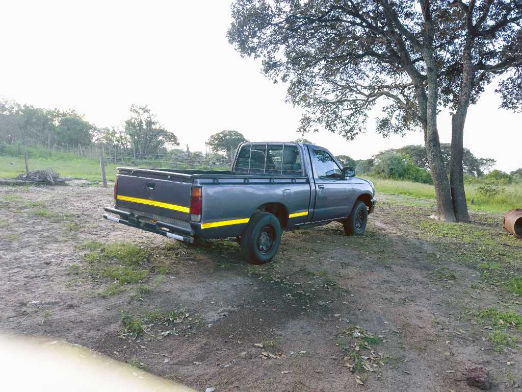 A picture of NISSAN HARDBODY TD27 DIESEL