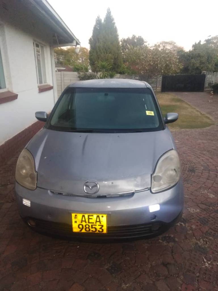 A picture of Mazda Verisa 