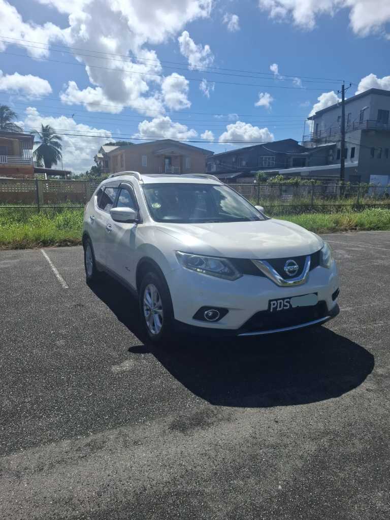 A picture of NISSAN XTrail 2017 Hybrid