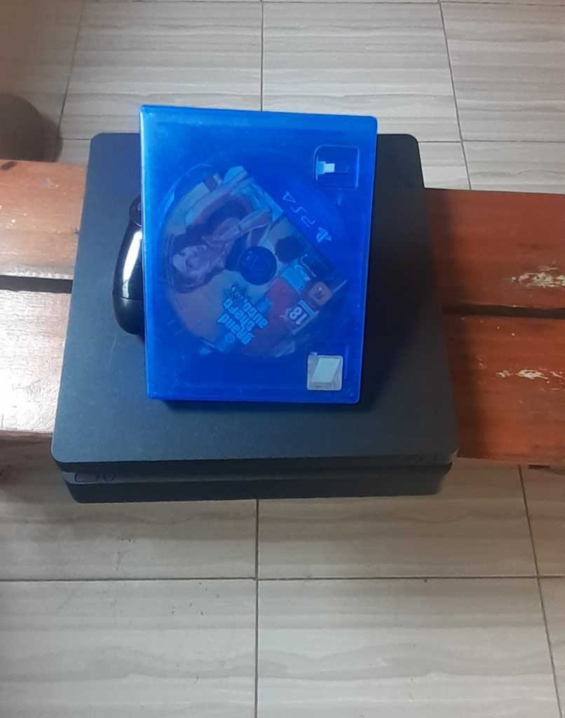 A picture of Ps4 slim