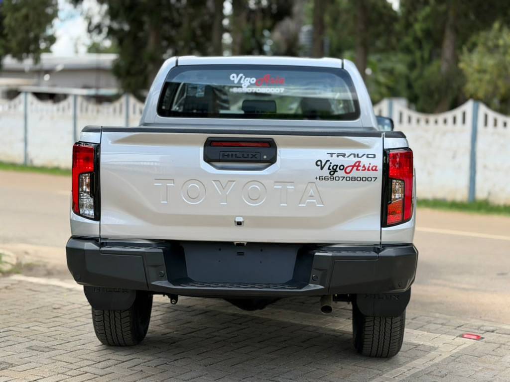 A picture of Toyota Hilux Travo 2 8 Silver