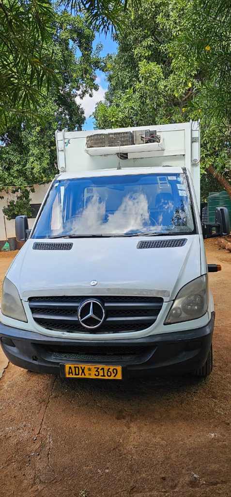 Refrigerated 3ton Mercedes sprinter diesel automatic 1997 for sale/hire