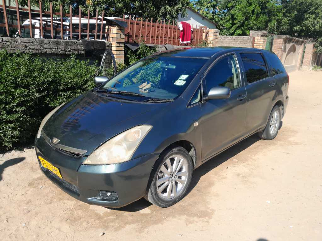 A picture of 2005 toyota wish