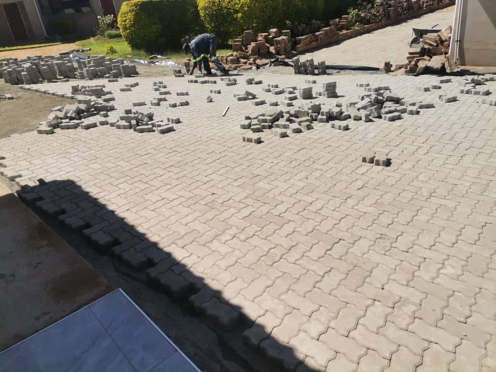 A picture of BRICKS PAVERS FORE SALE