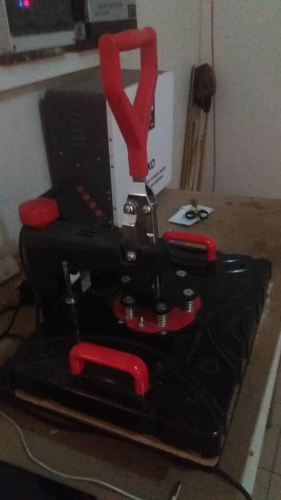 Vinyl cutter and 6 in 1 heat press For Sale Zimbabwe