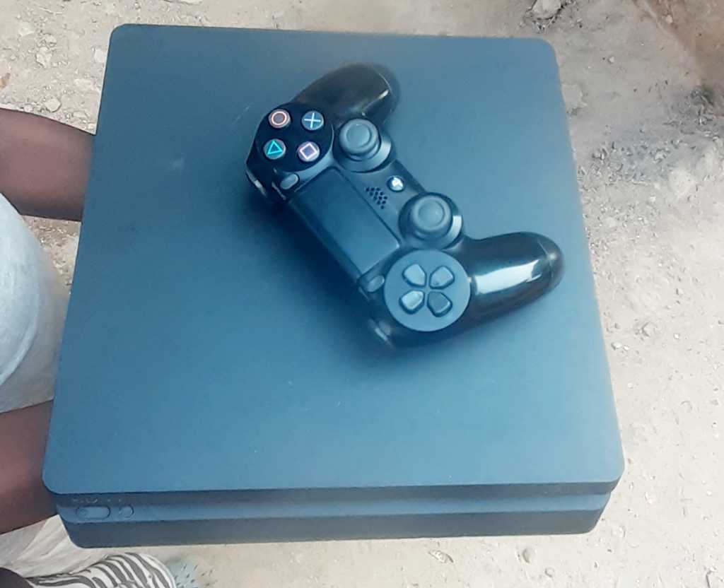 Ps4 slim