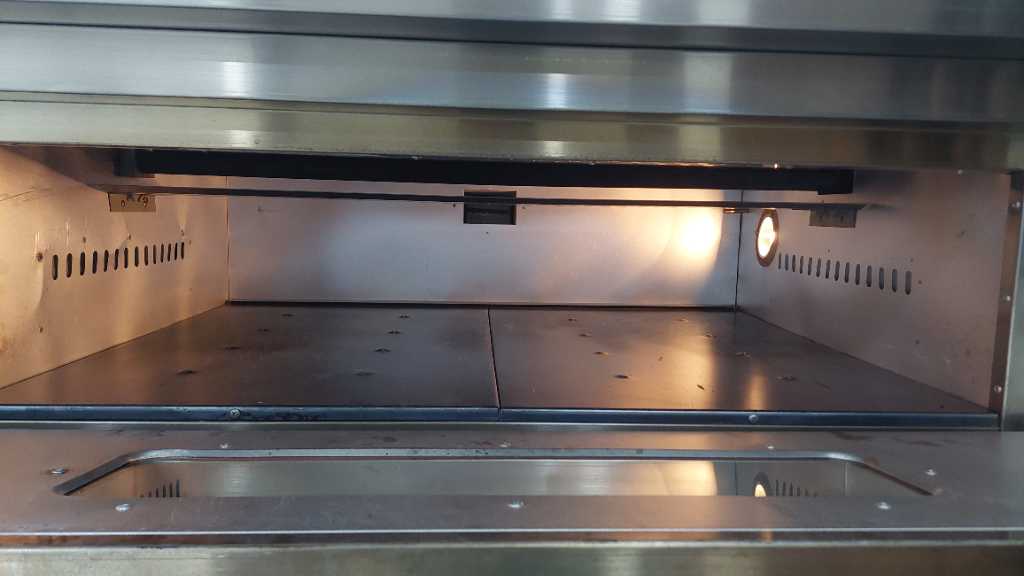 A picture of GAS OVEN 3 DECKS and SPIRAL MIXER 20 liters