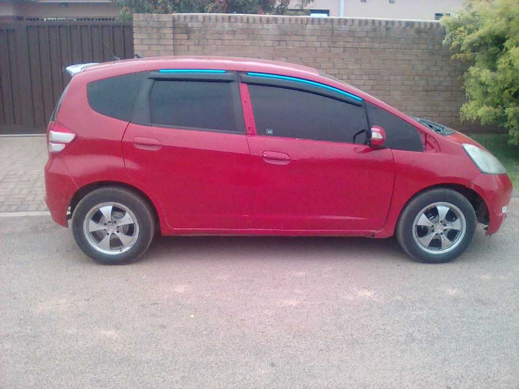 A picture of Honda Fit New Shape ge6