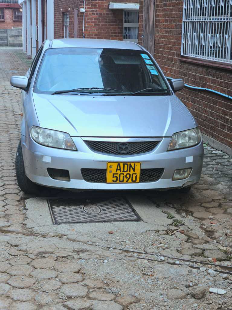 Mazda familia 2002