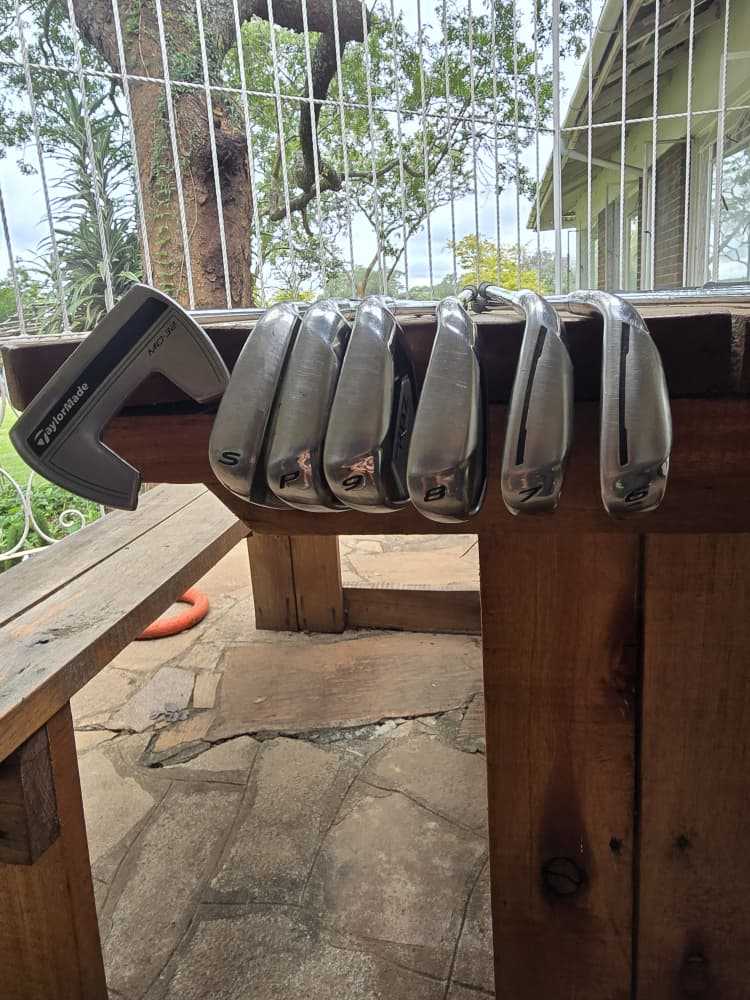 A picture of TAYLOR MADE RBZ GOLF SET