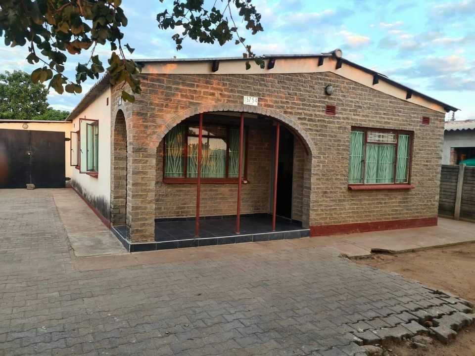 4 BEDROOM HOUSE FOR SALE IN NKULUMANE 12 BULAWAYO 