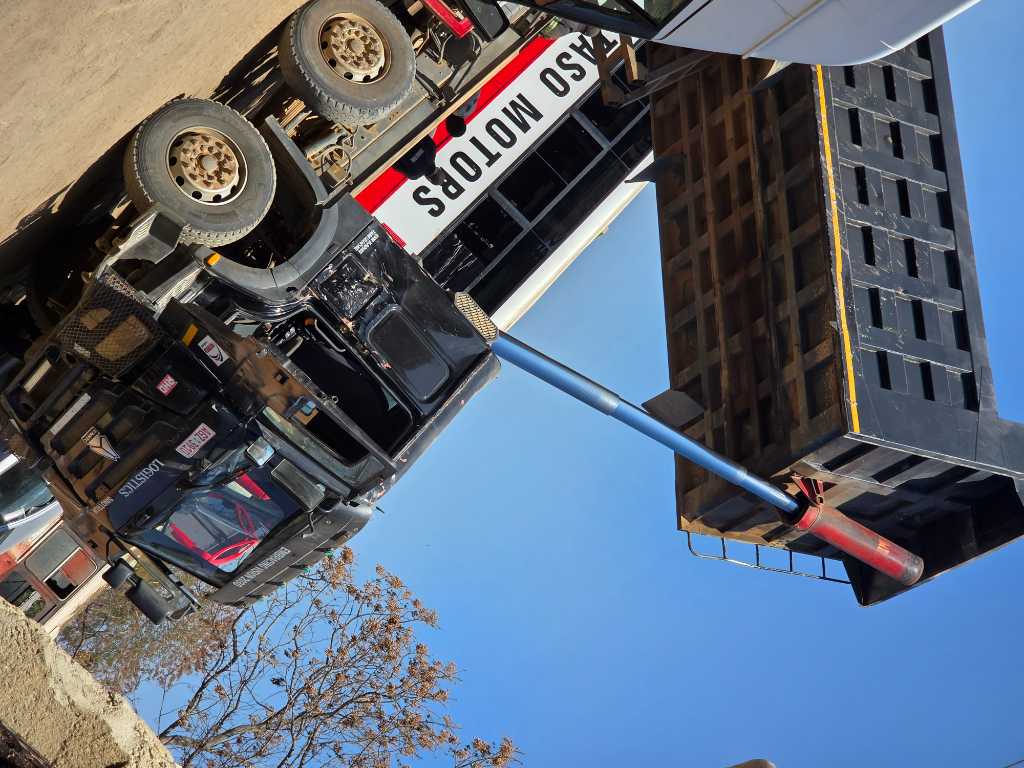 A picture of Howo 40ton tipper truck
