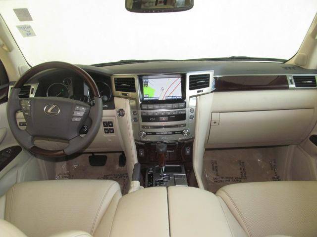 A picture of Neatly Used Lexus LX 570 2013 In Good Condition