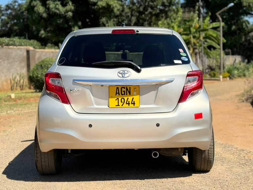 A picture of 2014 TOYOTA VITZ 
