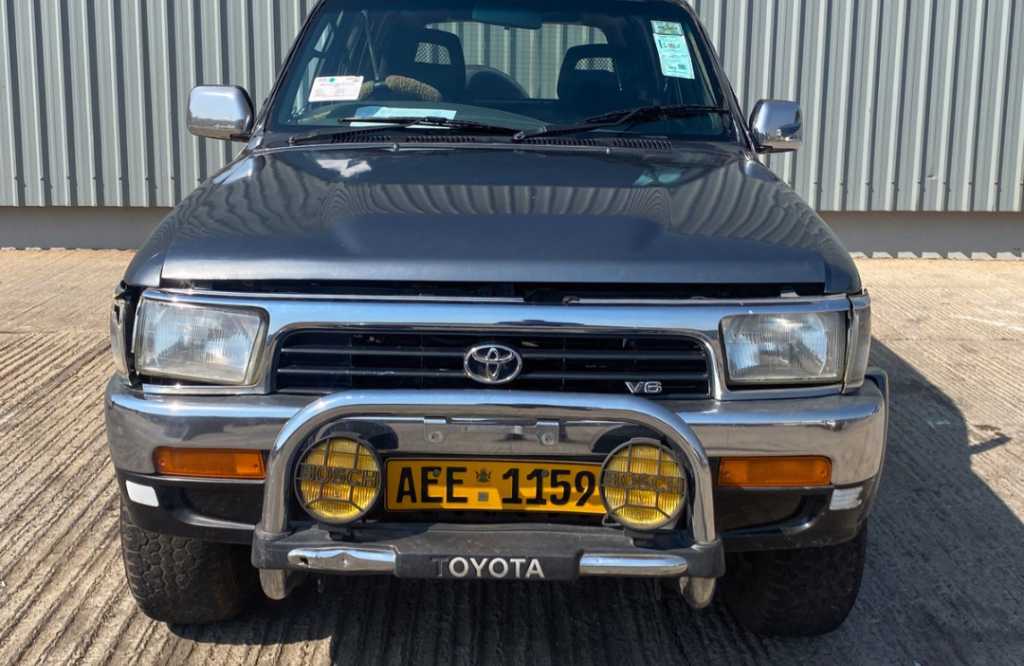 A picture of Toyota hilux surf 