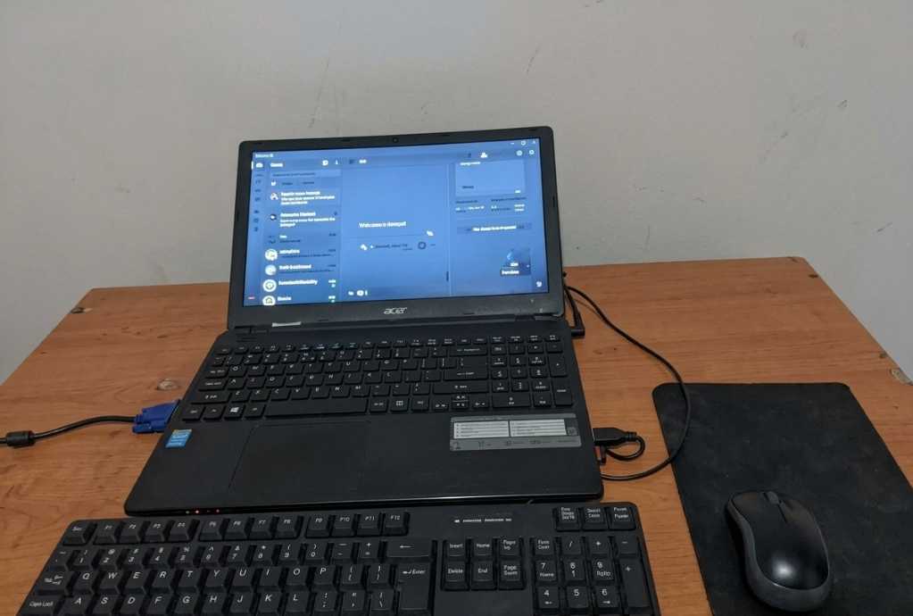 A picture of Acer aspire windows pc