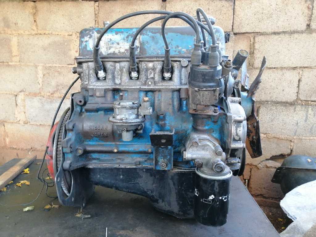 A picture of Nissan Champ engine and gearbox 