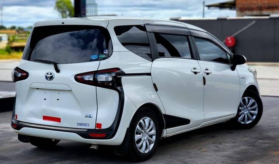 A picture of TOYOTA SIENTA