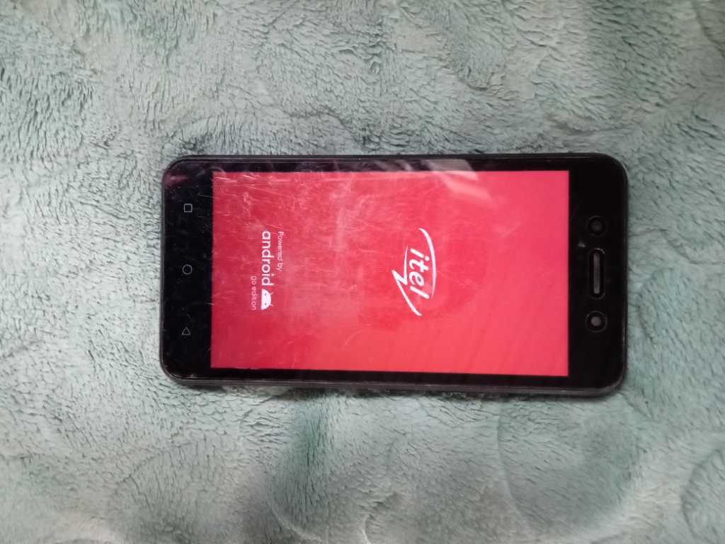A picture of iPhone 7 128gig iTel A18