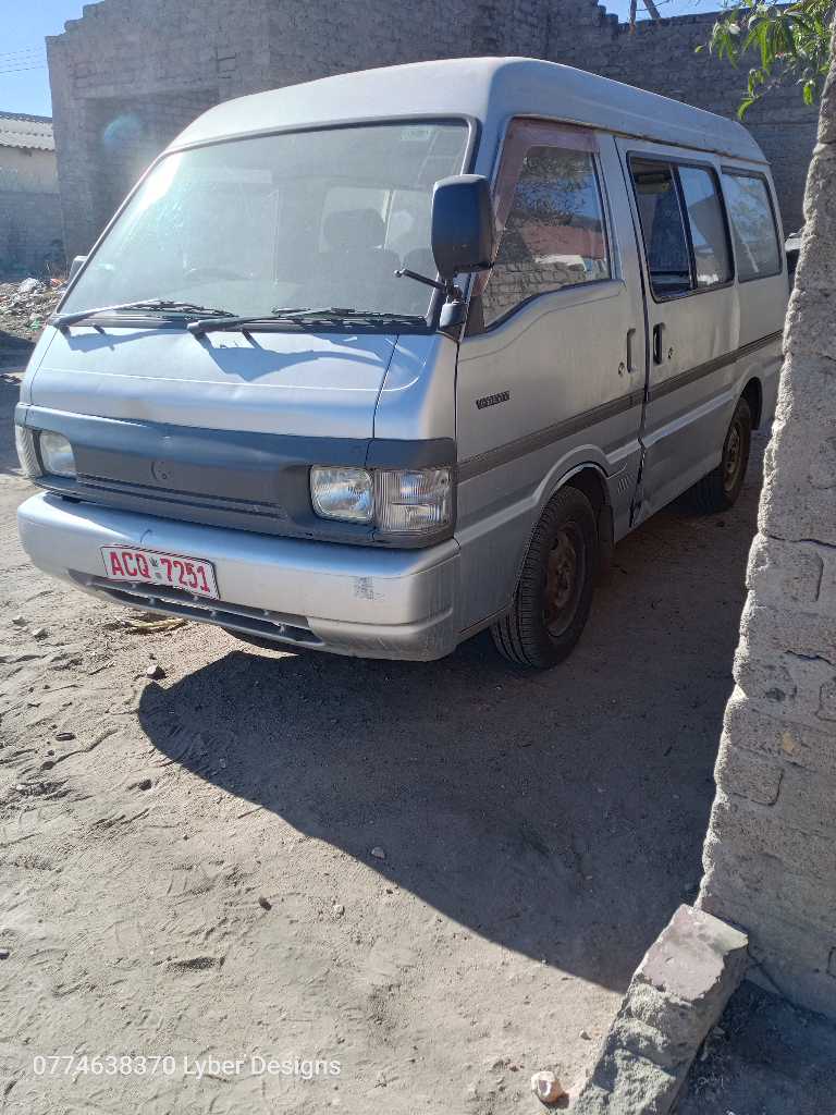 A picture of Nissan vannete 