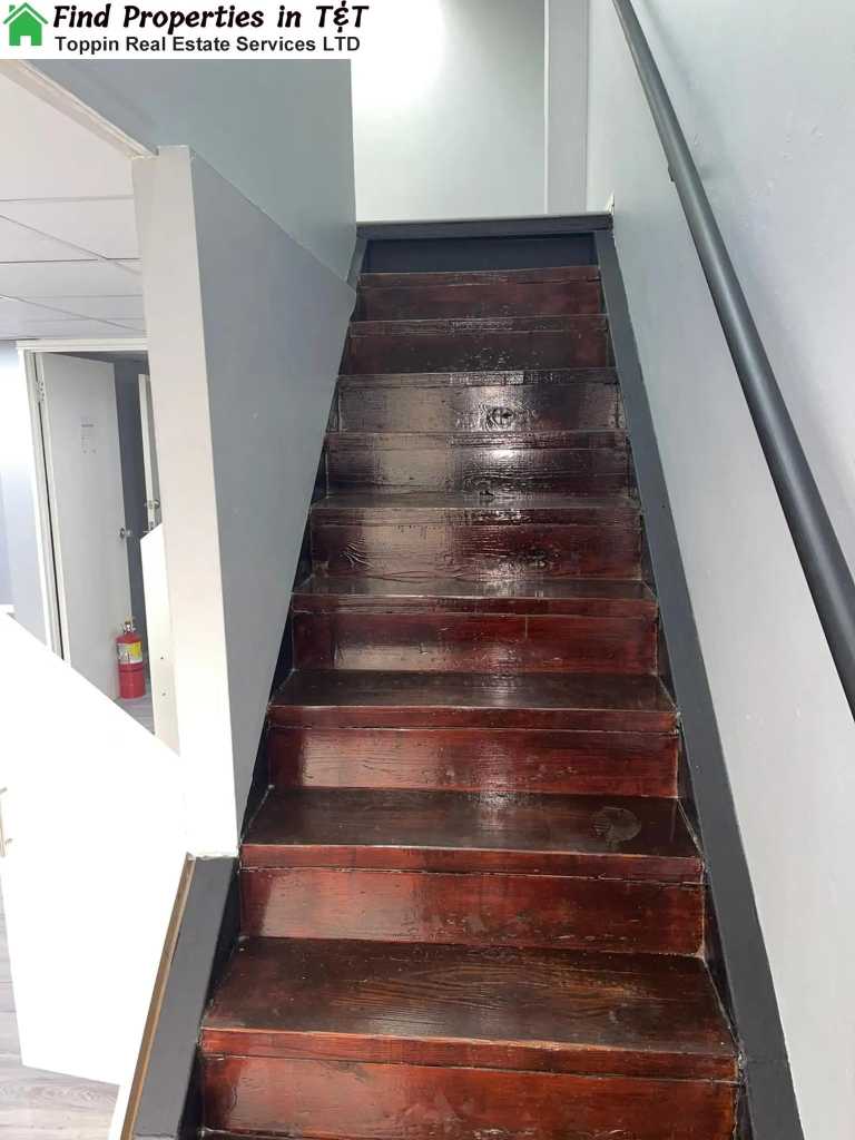 A picture of Prime 665 sq ft Office on Eastern Main Rd