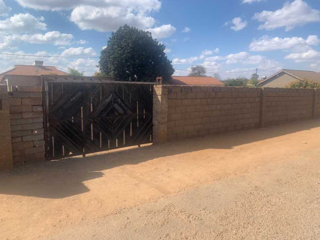 750m2 Residential Stand For Sale in Mahatshula North , Bulawayo
