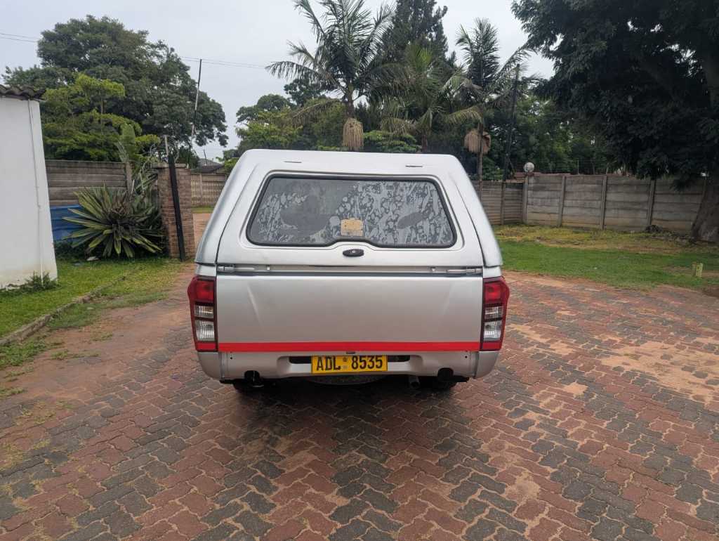 A picture of Isuzu kb250 dteq