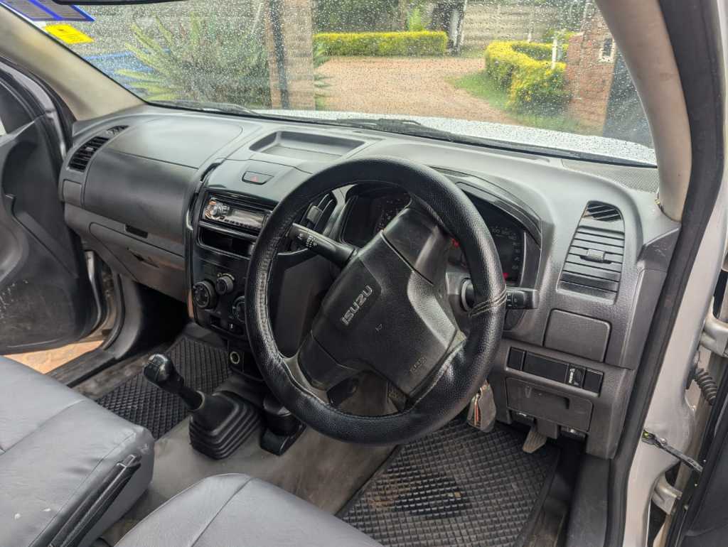A picture of Isuzu kb250 dteq