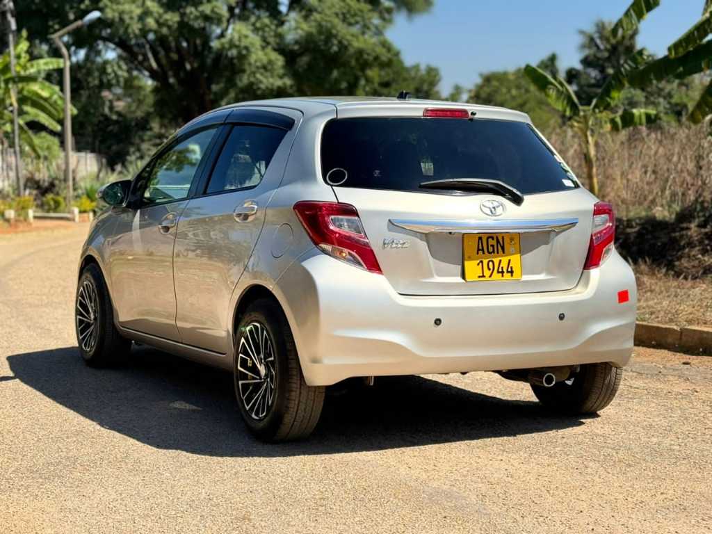 A picture of 2014 TOYOTA VITZ 
