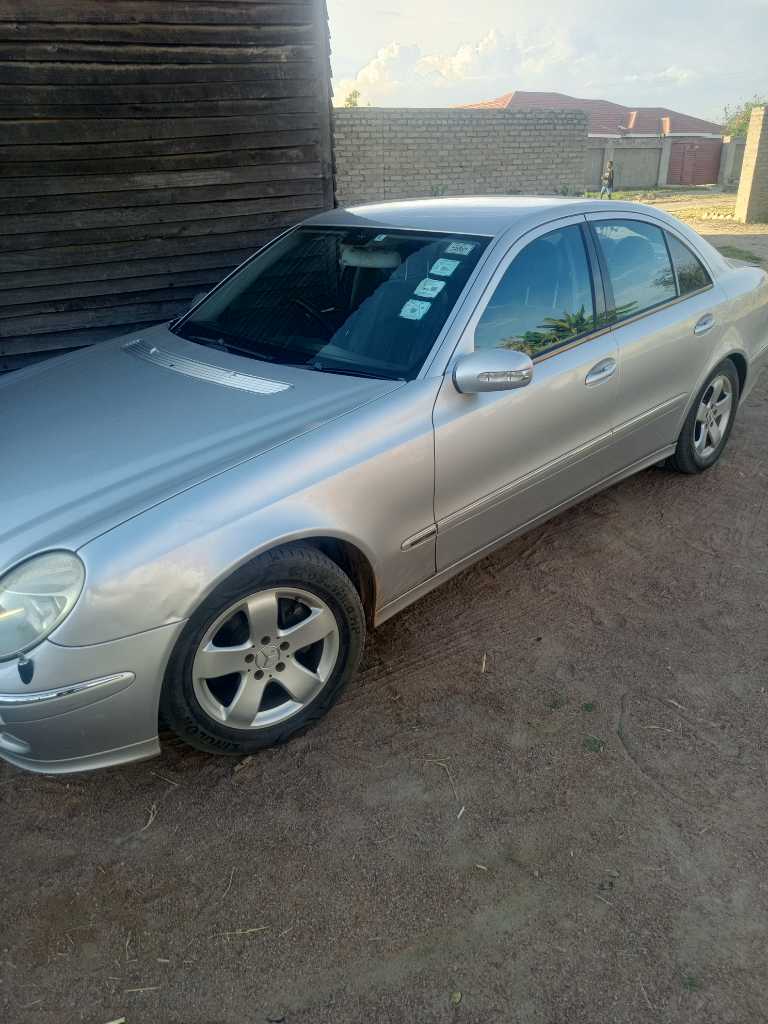 A picture of Mercedes Benz e320