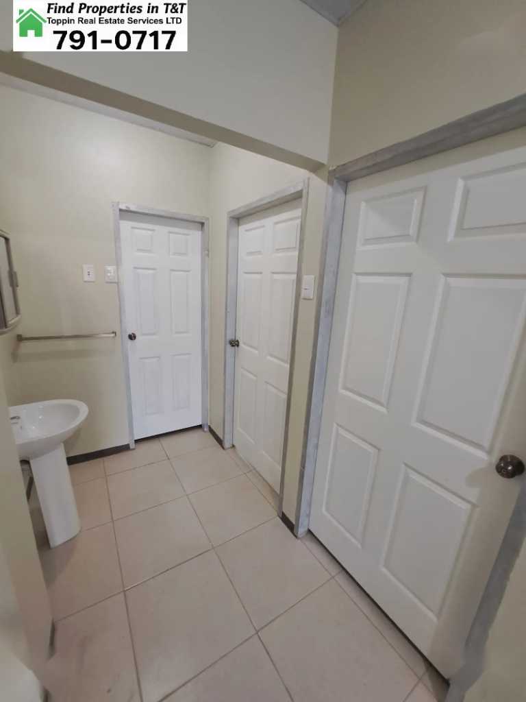 A picture of Spacious 2 Bedroom Apartment Near Malabar Main Road From 3